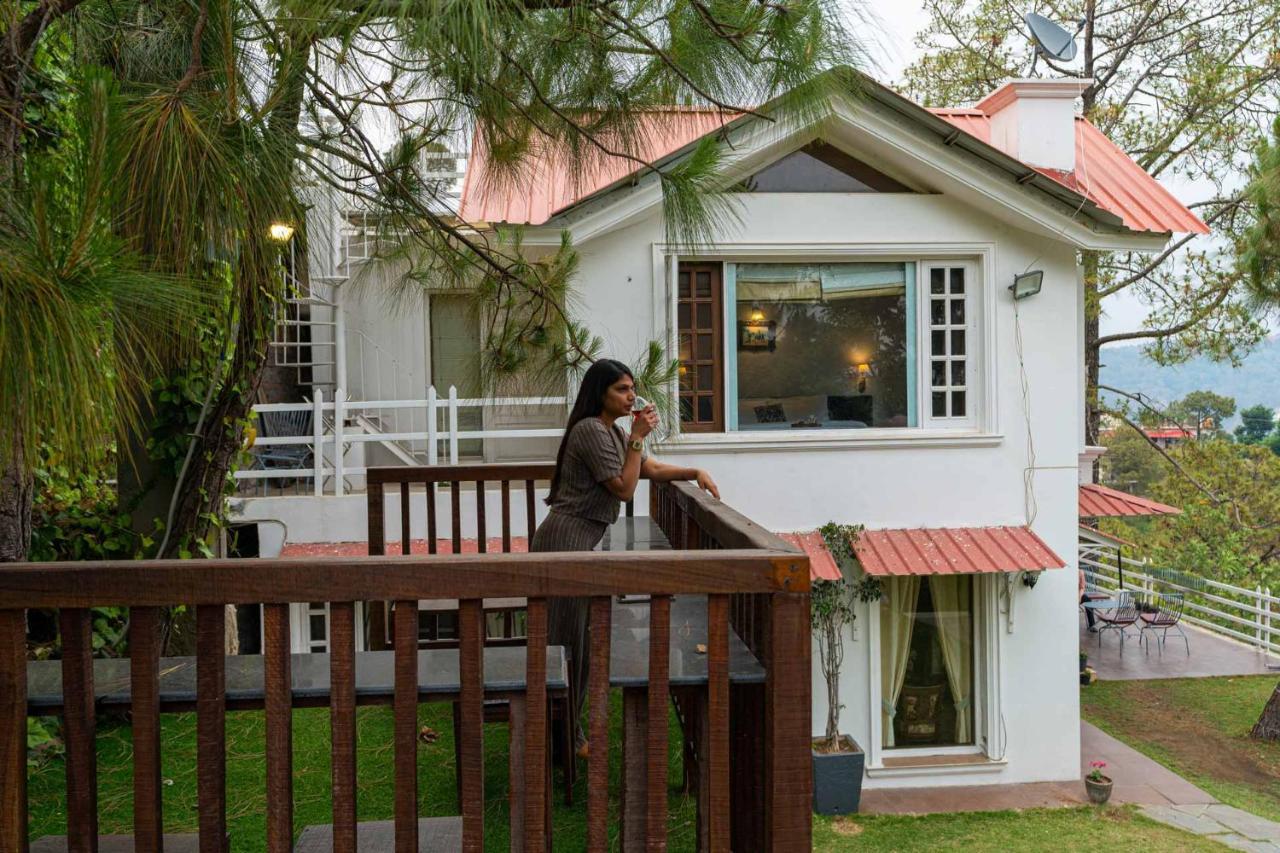 Stayvista At Bellevue With Outdoor Jacuzzi Kasauli Exterior foto