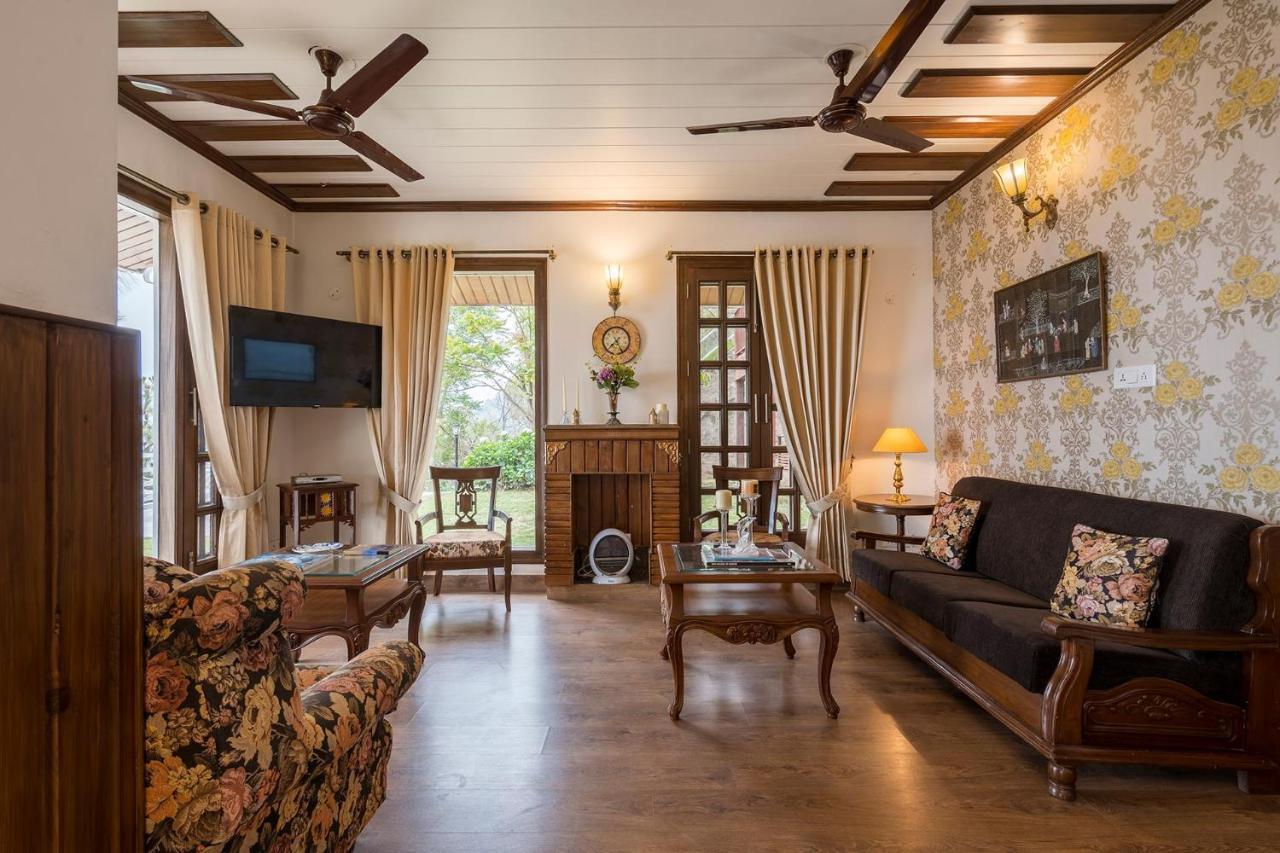 Stayvista At Bellevue With Outdoor Jacuzzi Kasauli Exterior foto