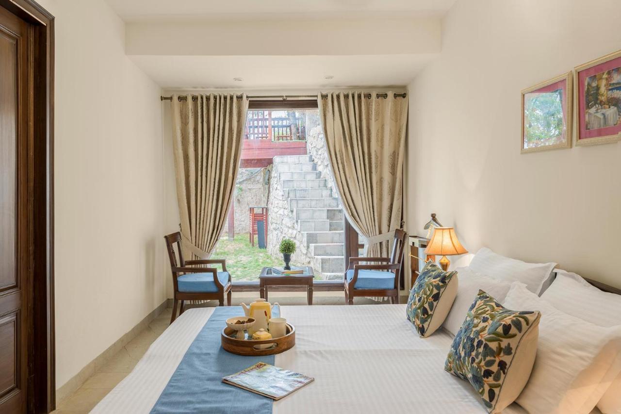Stayvista At Bellevue With Outdoor Jacuzzi Kasauli Exterior foto