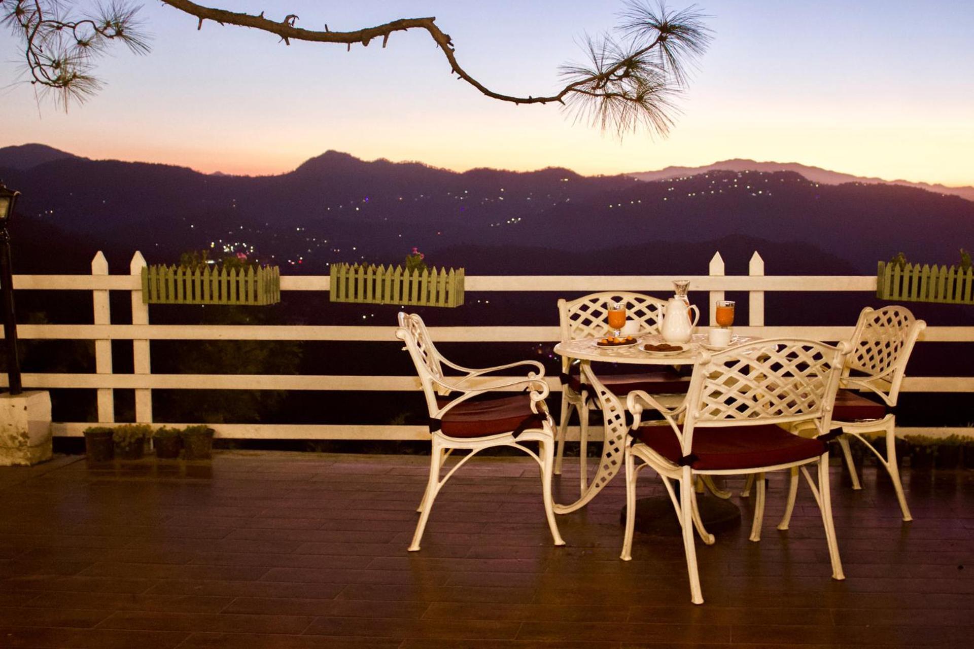 Stayvista At Bellevue With Outdoor Jacuzzi Kasauli Exterior foto
