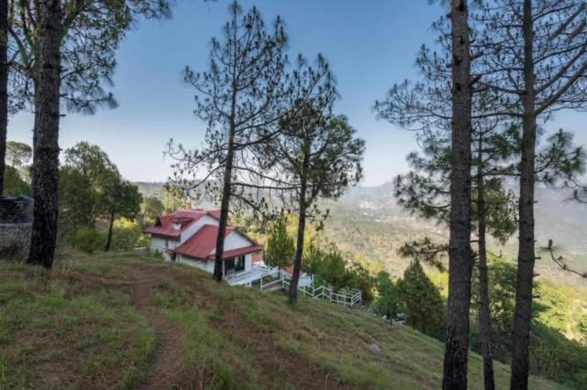 Stayvista At Bellevue With Outdoor Jacuzzi Kasauli Exterior foto
