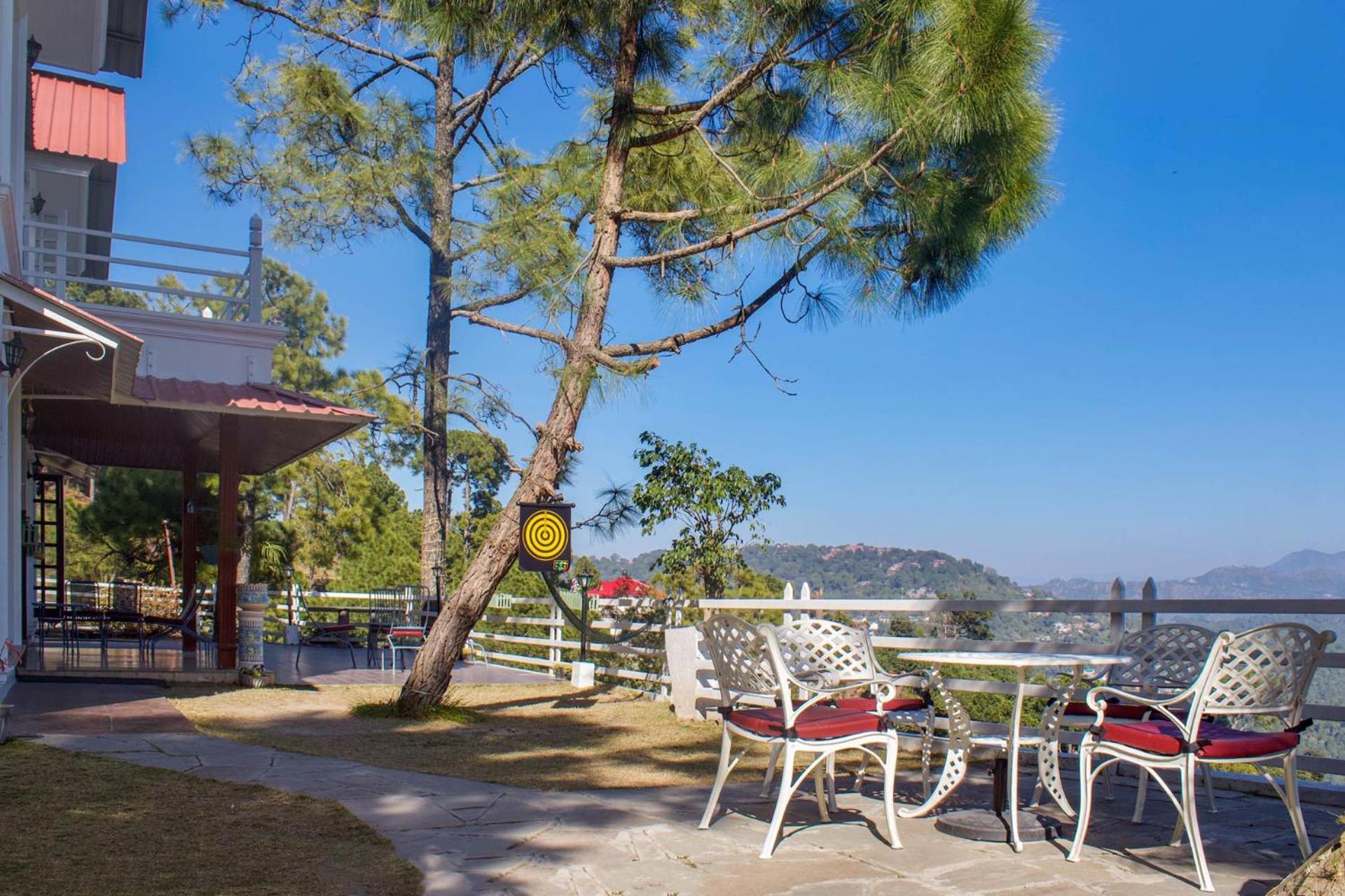 Stayvista At Bellevue With Outdoor Jacuzzi Kasauli Exterior foto