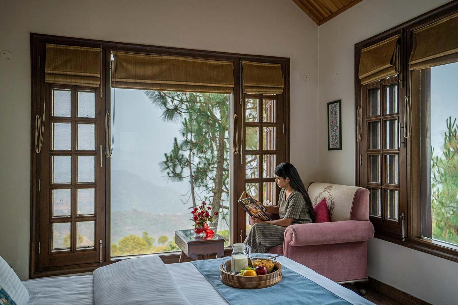 Stayvista At Bellevue With Outdoor Jacuzzi Kasauli Exterior foto