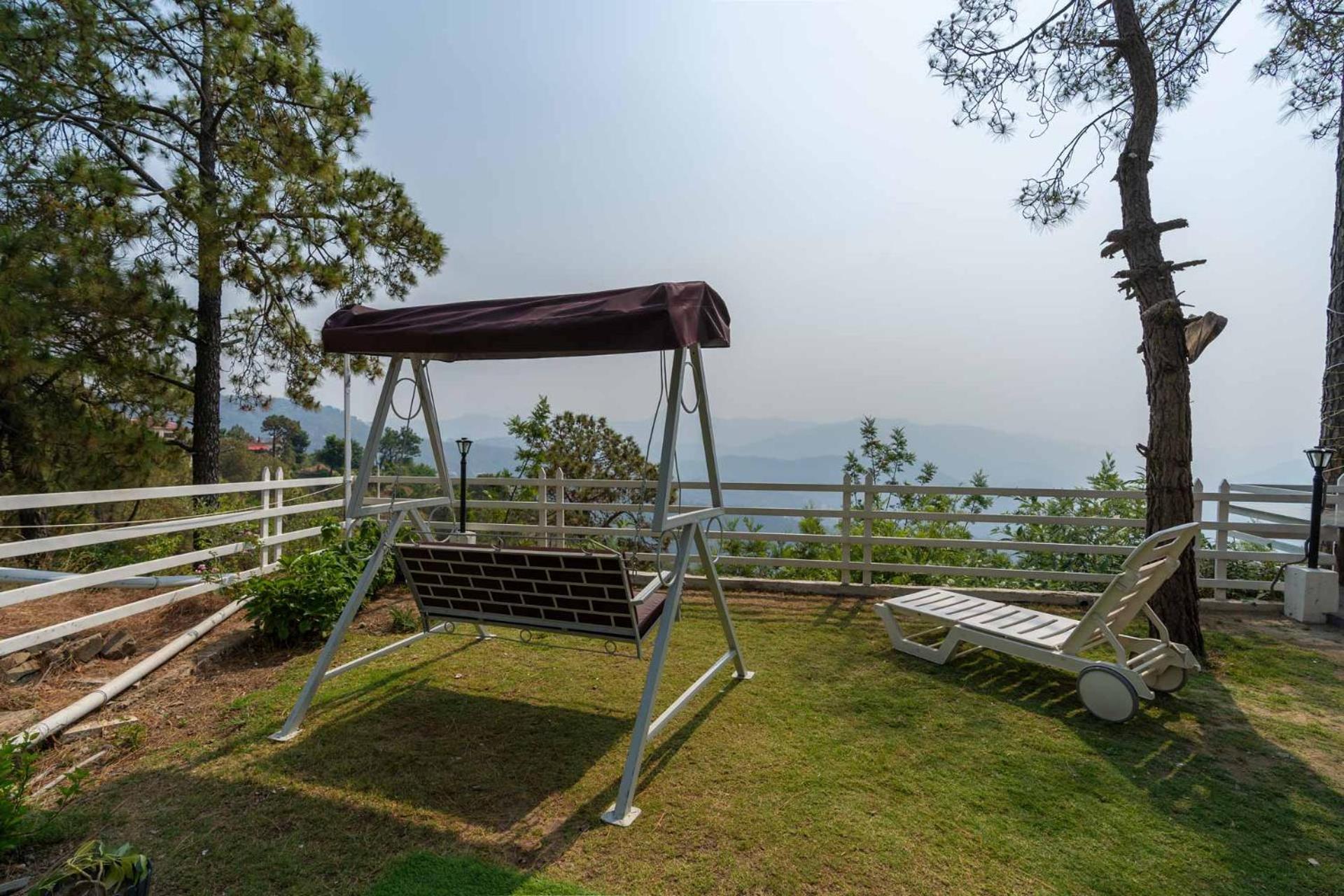 Stayvista At Bellevue With Outdoor Jacuzzi Kasauli Exterior foto